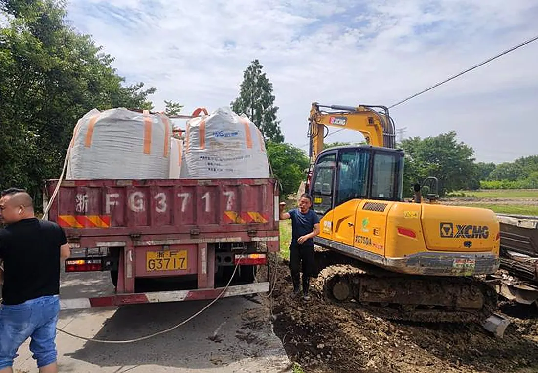Biochar delivery and field incorporation on a Tongao carbon-removal project site